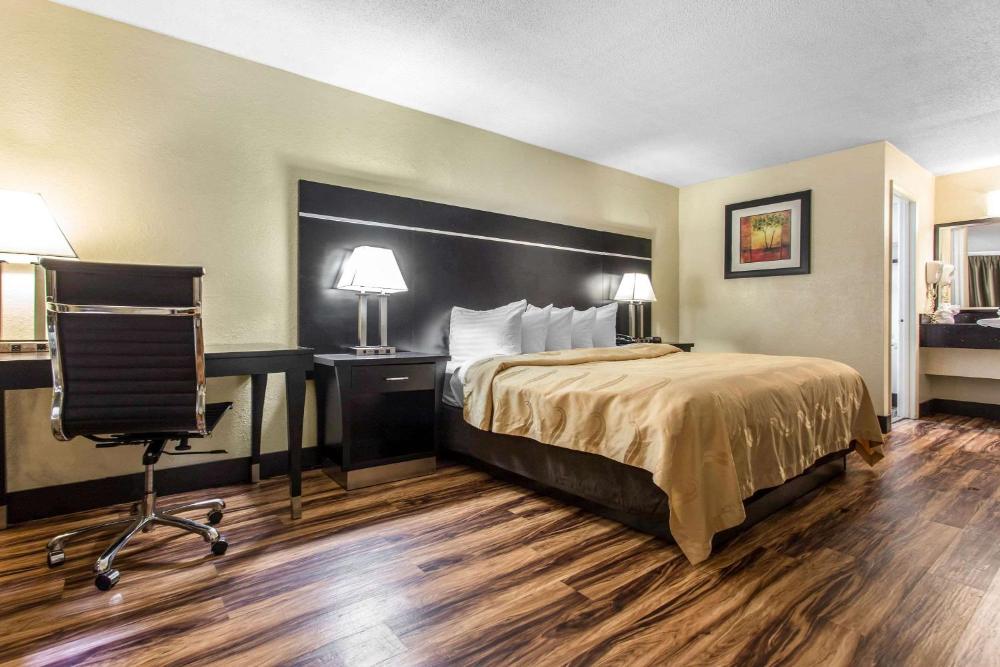 King Room - Smoking interior